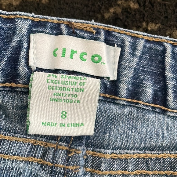 Girls Circo sized 8 jeans - Picture 2 of 3